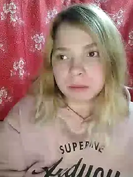 Snapshot of Zuli_Kiska chatting on January 2025 09:03:01 PM Zuli Kiska online show from January 2025 09:03:01 PM