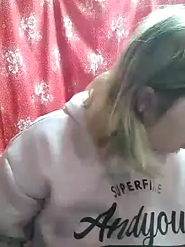 Snapshot of Zuli_Kiska chatting on January 2025 12:24:01 AM Zuli Kiska online show from January 2025 12:24:01 AM