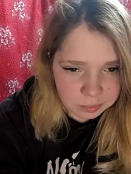 Snapshot of Zuli_Kiska chatting on February 2025 12:16:01 AM Zuli Kiska online show from February 2025 12:16:01 AM