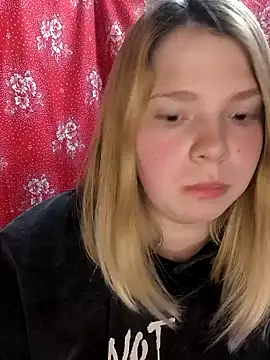 Snapshot of Zuli_Kiska chatting on March 2025 09:21:01 PM Zuli Kiska online show from March 2025 09:21:01 PM