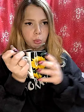 Zuli Kiska online show from December 2025 08:14:01 PM