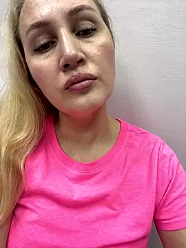 Snapshot of YourBlondee chatting on December 2024 03:48:02 AM YourBlondee online show from December 2024 03:48:02 AM