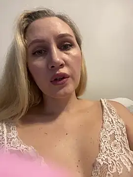 Snapshot of YourBlondee chatting on February 2025 02:12:01 AM YourBlondee online show from February 2025 02:12:01 AM
