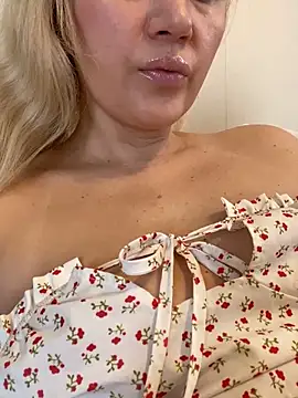 YourBlondee online show from February 2026 03:24:01 AM