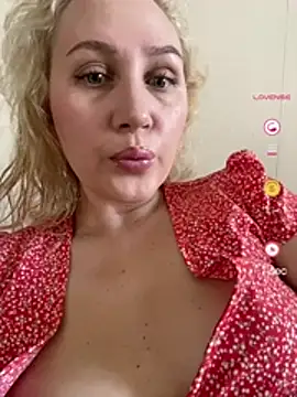 YourBlondee online show from April 2026 03:37:01 AM