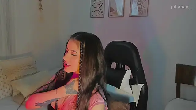 Snapshot of iriswest_ chatting on December 2024 02:07:02 AM iriswest online show from December 2024 02:07:02 AM