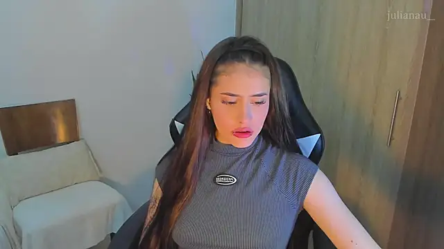 Snapshot of iriswest_ chatting on December 2024 02:30:02 AM iriswest online show from December 2024 02:30:02 AM