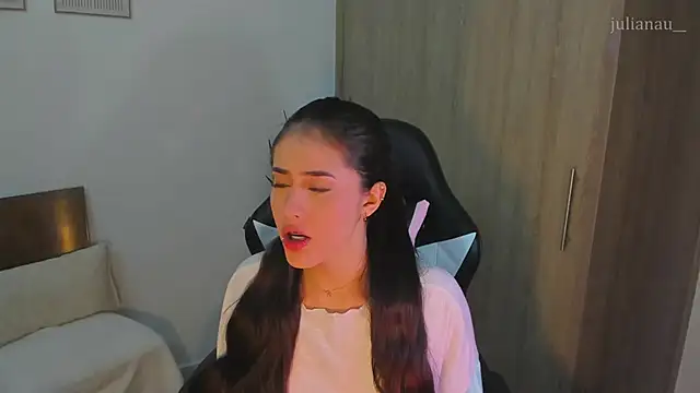 Snapshot of iriswest_ chatting on December 2024 12:09:02 AM iriswest online show from December 2024 12:09:02 AM