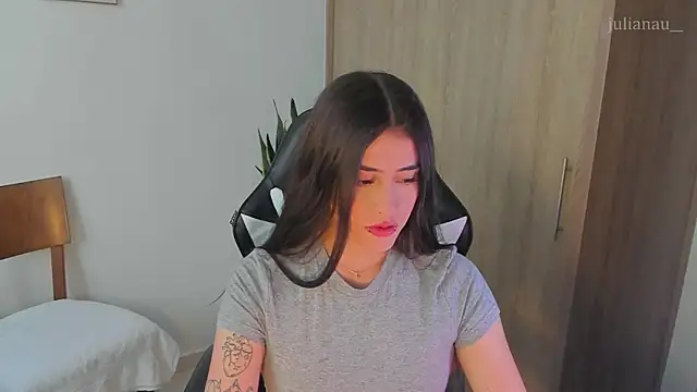 Snapshot of iriswest_ chatting on December 2024 10:07:02 PM iriswest online show from December 2024 10:07:02 PM