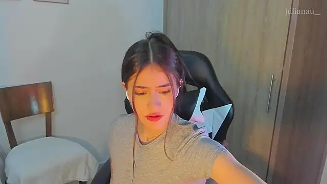 Snapshot of iriswest_ chatting on December 2024 01:13:02 AM iriswest online show from December 2024 01:13:02 AM