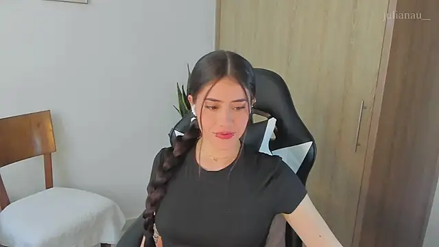 Snapshot of iriswest_ chatting on December 2024 08:58:02 PM iriswest online show from December 2024 08:58:02 PM