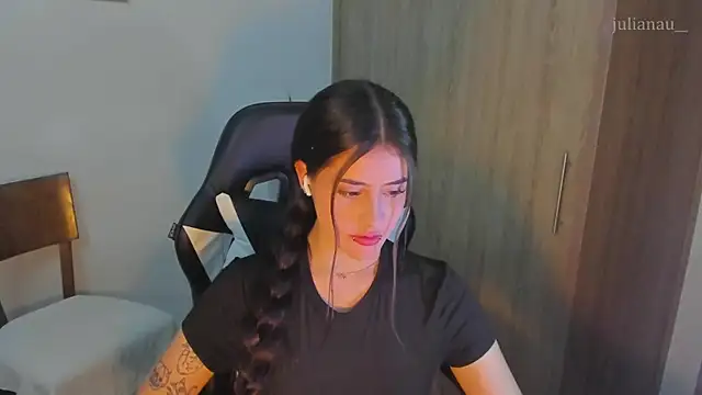 Snapshot of iriswest_ chatting on December 2024 12:04:02 AM iriswest online show from December 2024 12:04:02 AM