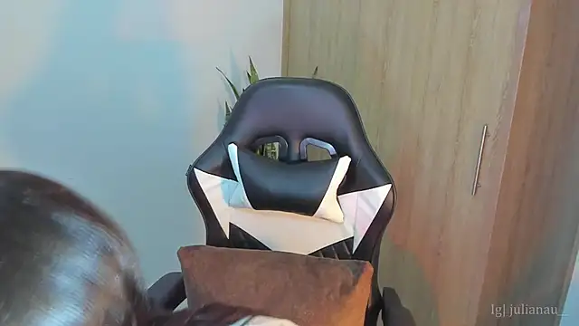 Snapshot of iriswest_ chatting on December 2024 12:50:02 AM iriswest online show from December 2024 12:50:02 AM