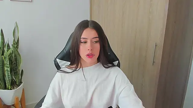 Snapshot of iriswest_ chatting on December 2024 04:04:01 PM iriswest online show from December 2024 04:04:01 PM