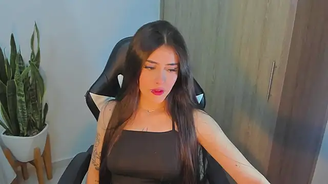 Snapshot of iriswest_ chatting on December 2024 10:34:02 PM iriswest online show from December 2024 10:34:02 PM