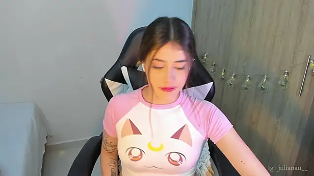 Snapshot of iriswest_ chatting on January 2025 02:09:02 AM iriswest online show from January 2025 02:09:02 AM