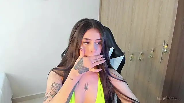 Snapshot of iriswest_ chatting on January 2025 10:13:02 PM iriswest online show from January 2025 10:13:02 PM