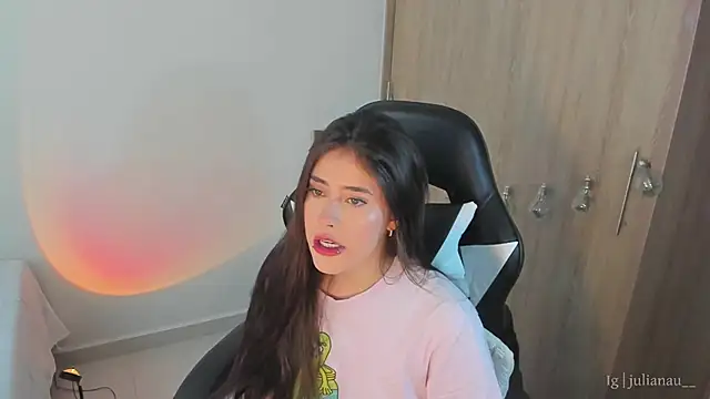 Snapshot of iriswest_ chatting on January 2025 10:35:02 PM iriswest online show from January 2025 10:35:02 PM