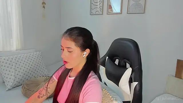 Snapshot of iriswest_ chatting on January 2025 11:16:02 PM iriswest online show from January 2025 11:16:02 PM