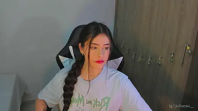 Snapshot of iriswest_ chatting on January 2025 02:01:01 AM iriswest online show from January 2025 02:01:01 AM