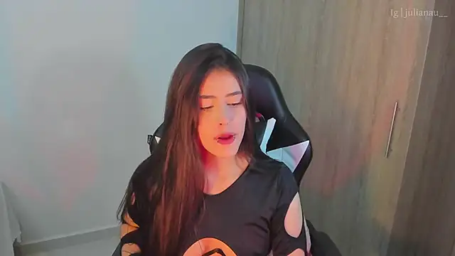 Snapshot of iriswest_ chatting on January 2025 12:38:01 AM iriswest online show from January 2025 12:38:01 AM