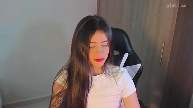 Snapshot of iriswest_ chatting on January 2025 10:59:01 PM iriswest online show from January 2025 10:59:01 PM