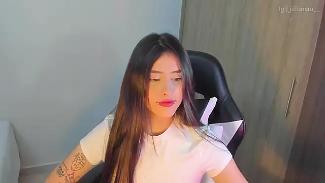 Snapshot of iriswest_ chatting on January 2025 02:02:01 AM iriswest online show from January 2025 02:02:01 AM