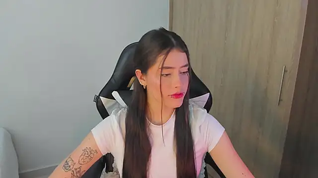 Snapshot of iriswest_ chatting on January 2025 10:33:01 PM iriswest online show from January 2025 10:33:01 PM