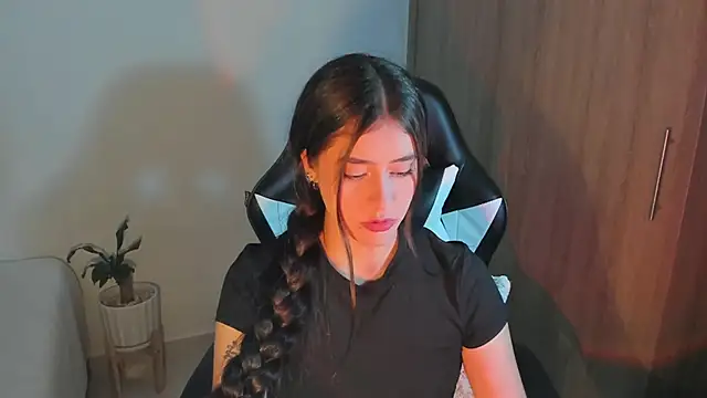 Snapshot of iriswest_ chatting on February 2025 01:19:02 AM iriswest online show from February 2025 01:19:02 AM