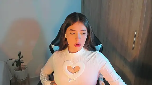 Snapshot of iriswest_ chatting on February 2025 11:20:01 PM iriswest online show from February 2025 11:20:01 PM