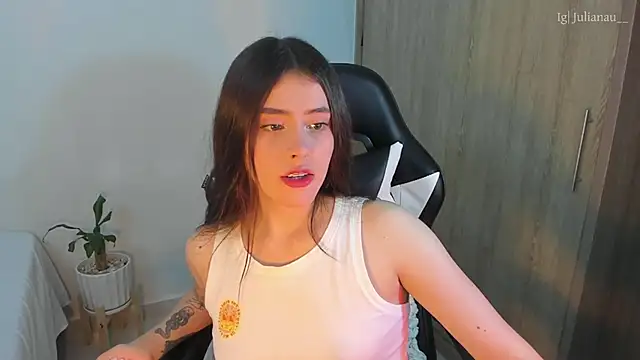 Snapshot of iriswest_ chatting on February 2025 01:45:02 AM iriswest online show from February 2025 01:45:02 AM