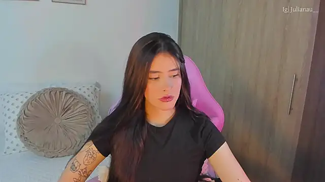 Snapshot of iriswest_ chatting on March 2025 11:06:01 PM iriswest online show from March 2025 11:06:01 PM