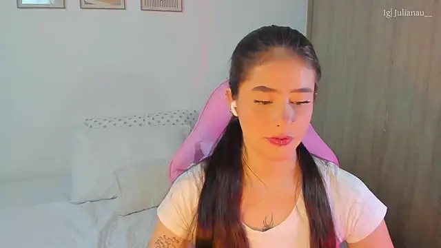 Snapshot of iriswest_ chatting on March 2025 02:20:02 AM iriswest online show from March 2025 02:20:02 AM