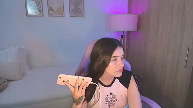 Snapshot of iriswest_ chatting on October 2025 12:44:02 AM iriswest online show from October 2025 12:44:02 AM