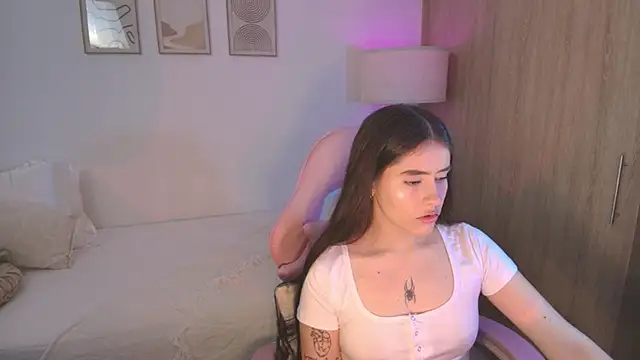 Snapshot of iriswest_ chatting on October 2025 12:11:01 AM iriswest online show from October 2025 12:11:01 AM