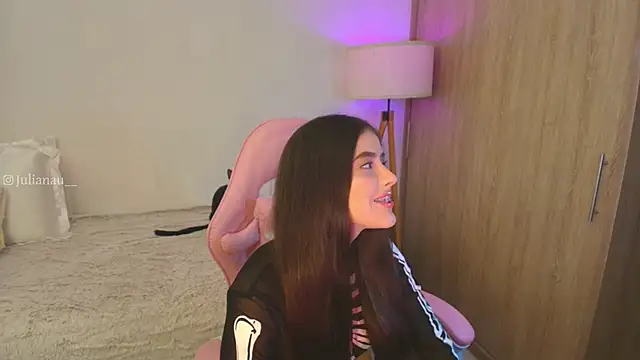 Snapshot of iriswest_ chatting on October 2025 12:07:02 AM iriswest online show from October 2025 12:07:02 AM