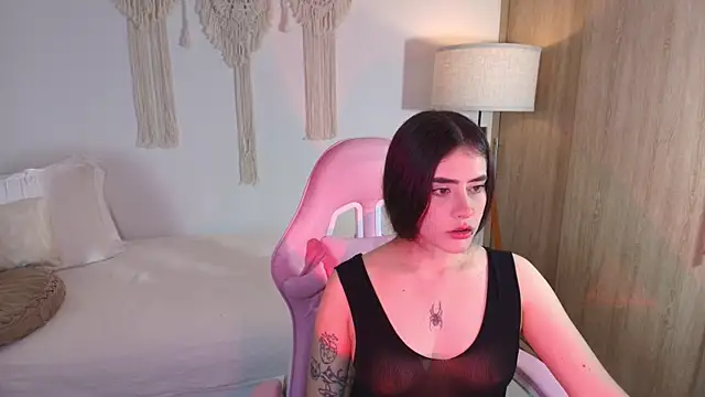 Snapshot of iriswest_ chatting on December 2025 11:35:01 PM iriswest online show from December 2025 11:35:01 PM