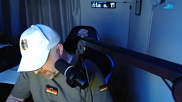 Snapshot of DerPornoPete chatting on December 2024 10:30:01 PM DerPornoPete online show from December 2024 10:30:01 PM