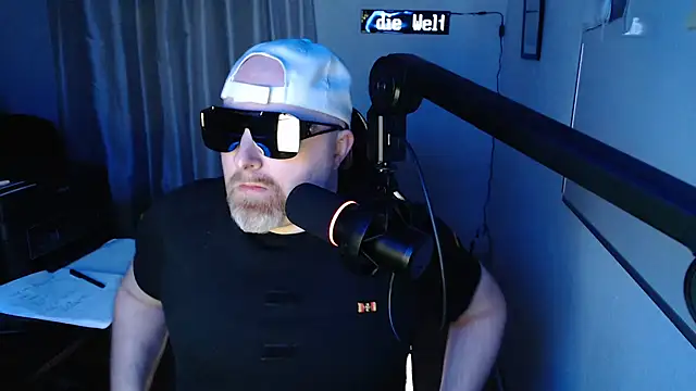 Snapshot of DerPornoPete chatting on February 2025 10:34:01 PM DerPornoPete online show from February 2025 10:34:01 PM