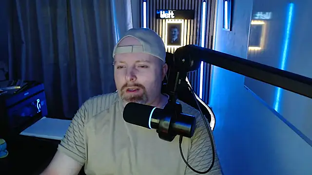 Snapshot of DerPornoPete chatting on October 2025 12:23:01 AM DerPornoPete online show from October 2025 12:23:01 AM