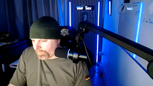 Snapshot of DerPornoPete chatting on February 2026 12:45:02 AM DerPornoPete online show from February 2026 12:45:02 AM