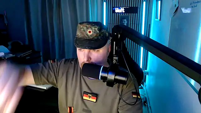 Snapshot of DerPornoPete chatting on March 2026 12:12:01 AM DerPornoPete online show from March 2026 12:12:01 AM