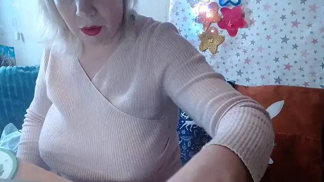 Snapshot of QueenLana chatting on February 2026 09:39:02 AM QueenLana online show from February 2026 09:39:02 AM