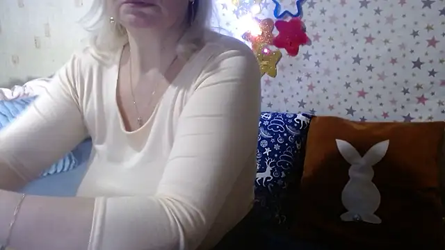 Snapshot of QueenLana chatting on February 2026 07:03:02 PM QueenLana online show from February 2026 07:03:02 PM