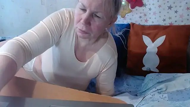 Snapshot of QueenLana chatting on March 2026 05:48:02 AM QueenLana online show from March 2026 05:48:02 AM