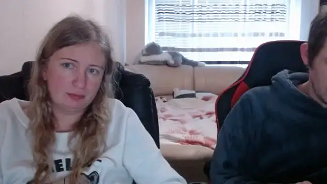 Snapshot of PeterAndJen chatting on March 2025 04:00:02 PM PeterAndJen online show from March 2025 04:00:02 PM