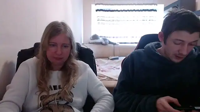 Snapshot of PeterAndJen chatting on March 2025 01:10:02 PM PeterAndJen online show from March 2025 01:10:02 PM