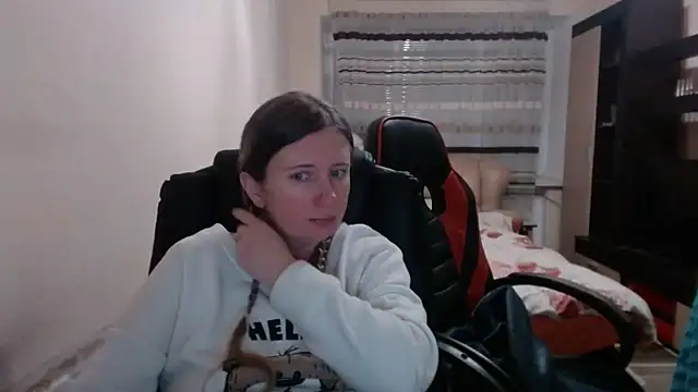 Snapshot of PeterAndJen chatting on March 2025 07:15:01 AM PeterAndJen online show from March 2025 07:15:01 AM