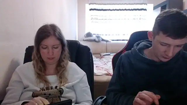 Snapshot of PeterAndJen chatting on March 2025 12:26:01 PM PeterAndJen online show from March 2025 12:26:01 PM