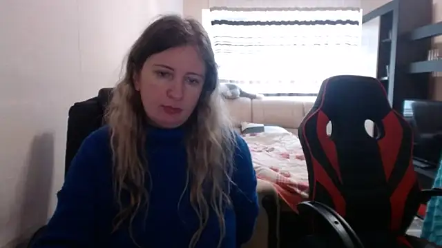 Snapshot of PeterAndJen chatting on March 2025 10:03:01 AM PeterAndJen online show from March 2025 10:03:01 AM